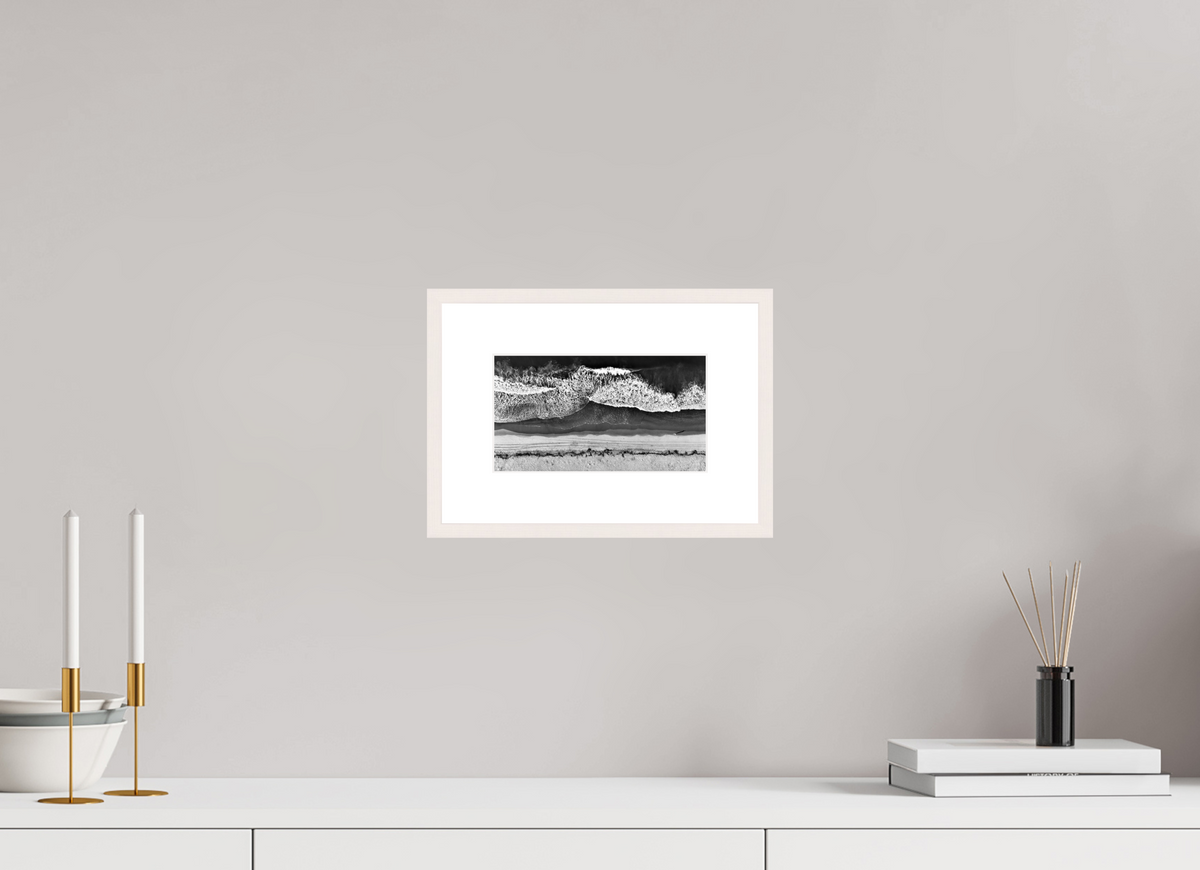8 x 4.5″, Changeable Magnetic Frame Monochrome Swell