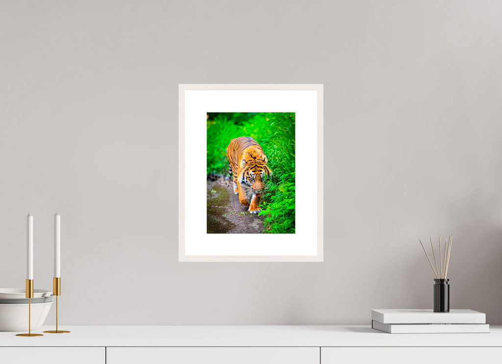 8 x 10.9″, Changeable Magnetic Frame On the Prowl
